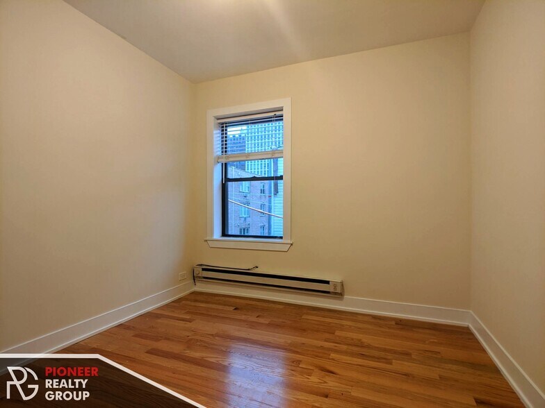 Building Photo - 3732 N Pine Grove Ave
