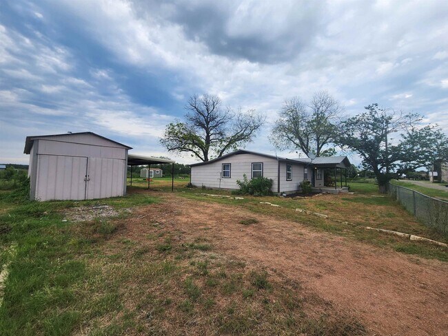 Building Photo - 624 CR 408