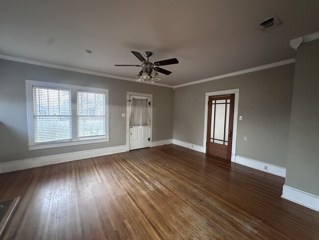 Building Photo - 215 N Washington St