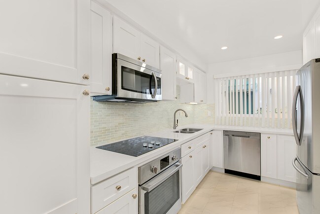 Building Photo - 1745 Selby Ave