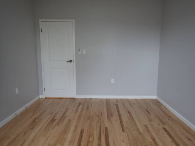 Building Photo - 982 Dumont Ave