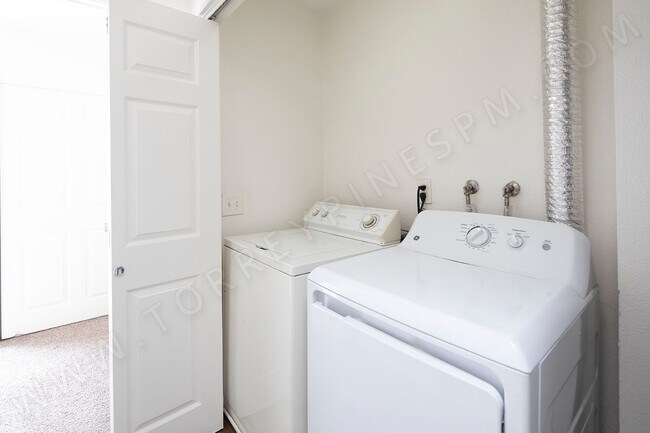 Building Photo - OPEN HOUSE: 10/25 3-4PM ~ 3BR/2.5BA PB Tow...