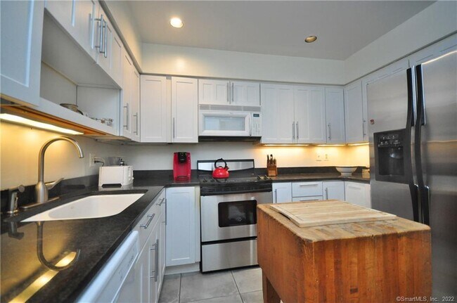Building Photo - 93 Litchfield Ponds Dr