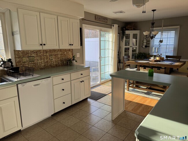 Building Photo - 15 Brookfield Dr