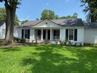 Building Photo - Beautiful and updated South Highlands 3BR/2BA.