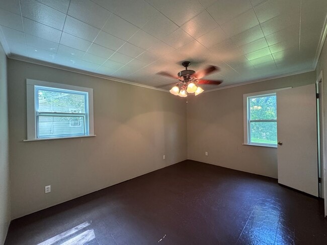 Building Photo - 3 Bed 1 Bath House