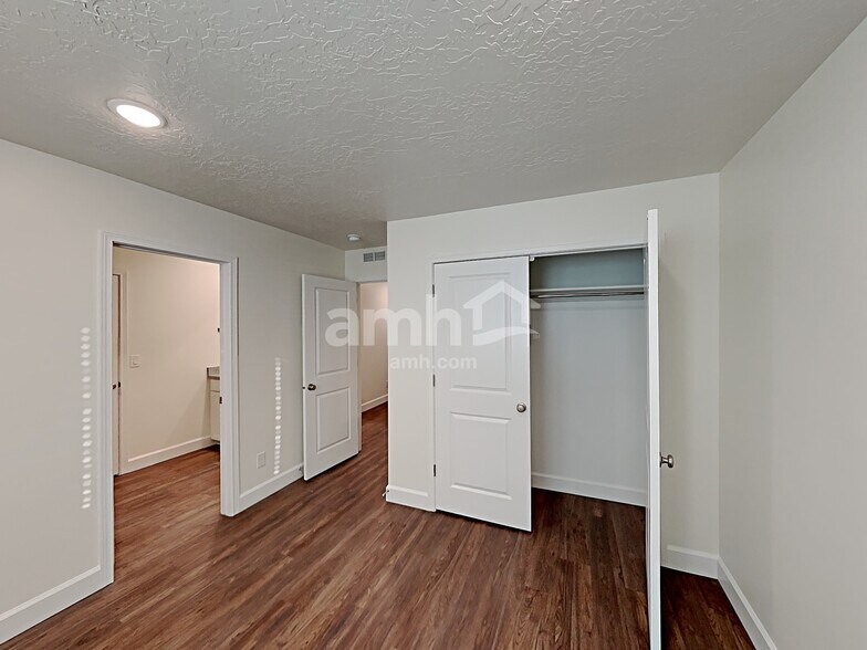 Building Photo - 1309 N Rickshaw Ln