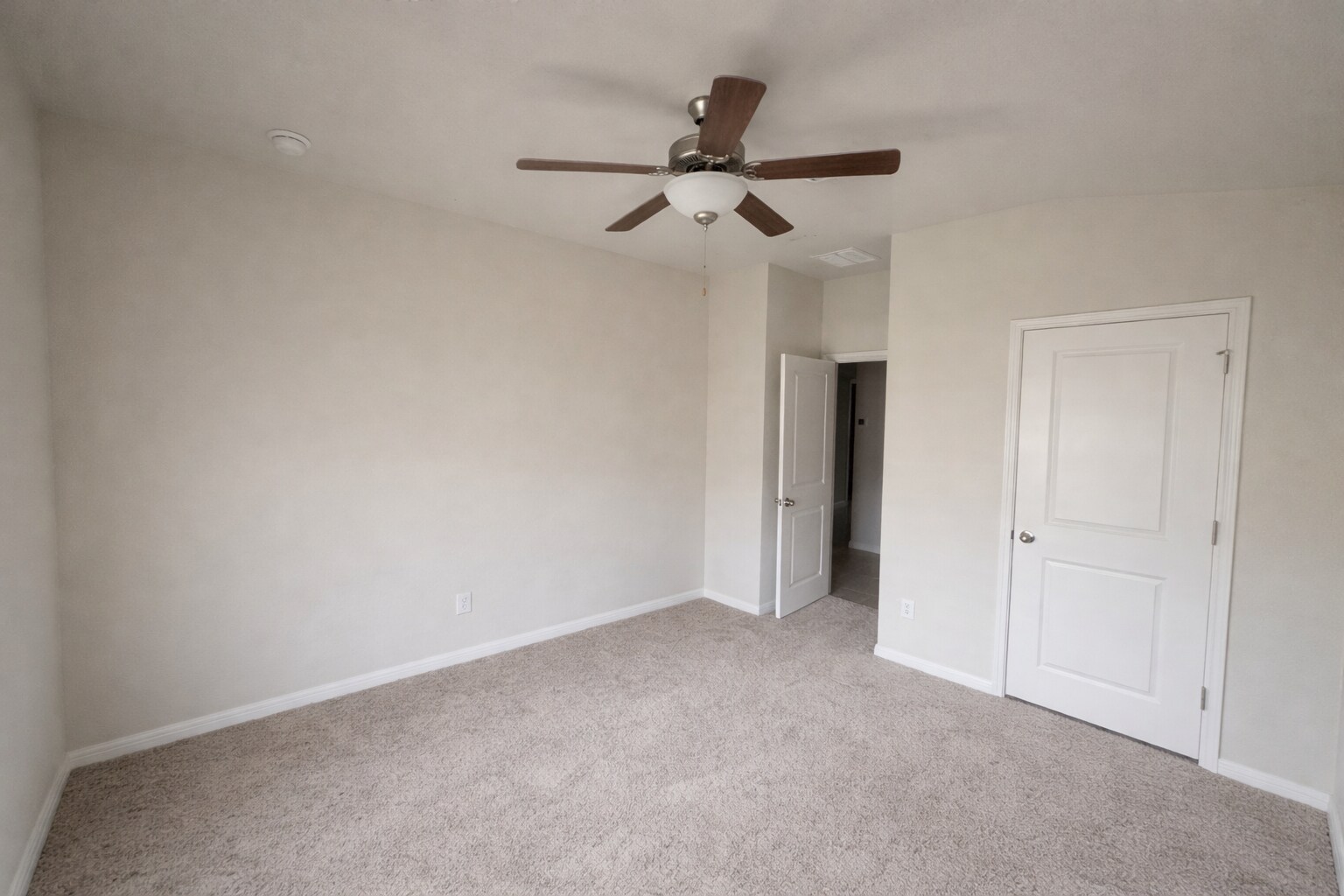 Building Photo - 300 Low Bramble Dr