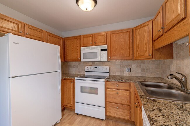 Building Photo - 3022 S Wheeling Way