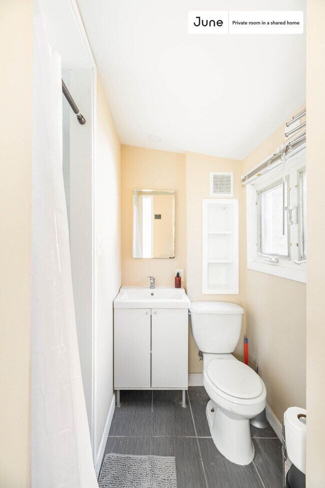 Building Photo - Room in Shared 8 bed/3.5 bath home