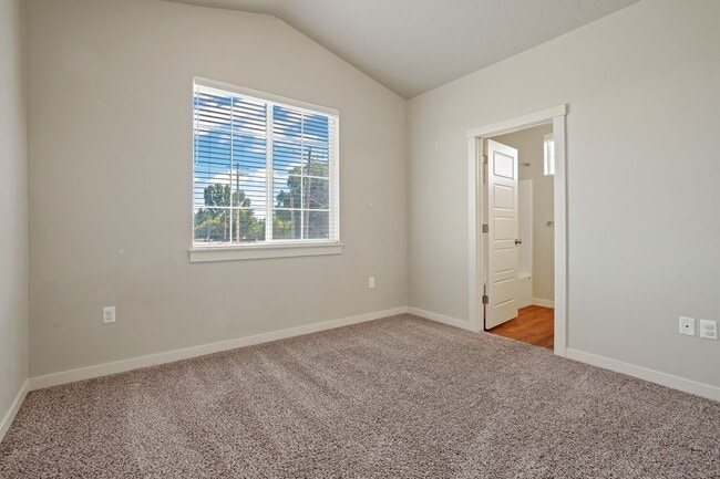 Building Photo - Beautiful Home in Garden City!