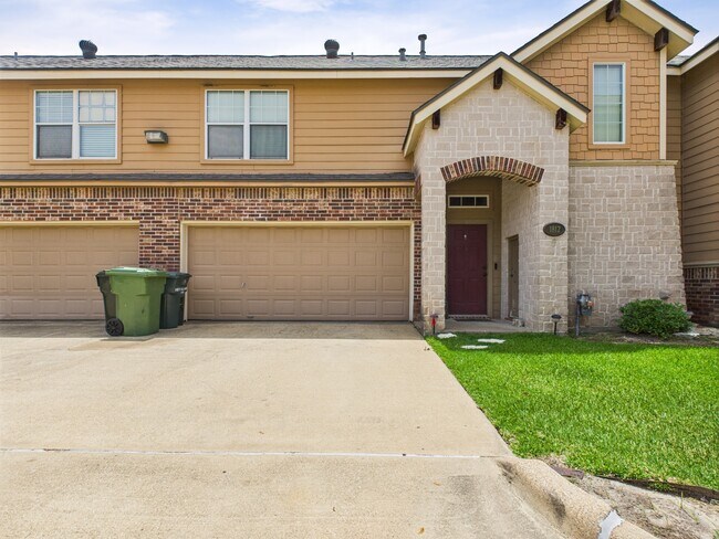 Building Photo - 1812 W Villa Maria Rd
