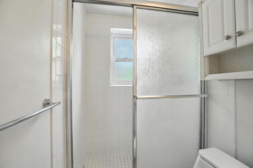 Building Photo - 2270 Madison Rd