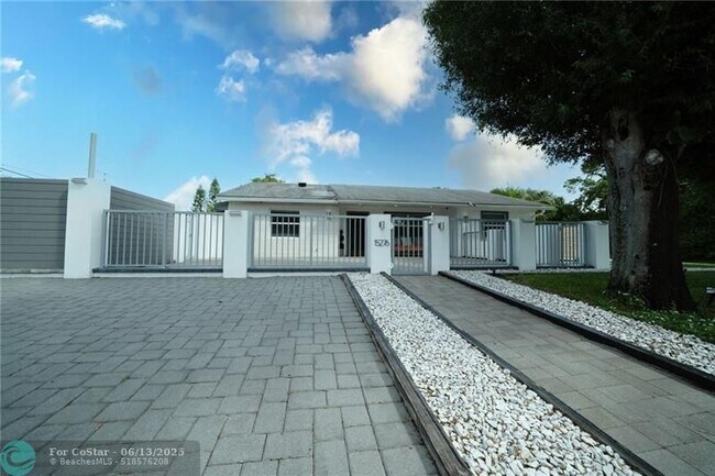 Building Photo - 15276 Harrison Rd