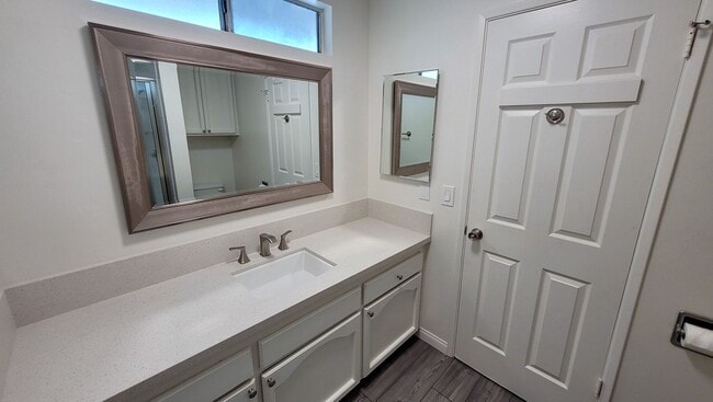 Building Photo - g13427