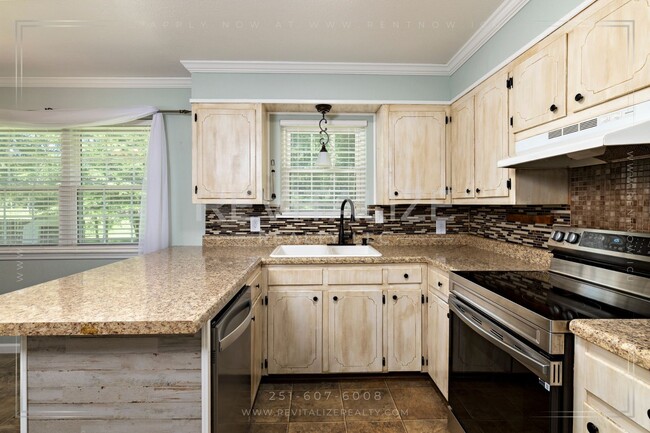 Building Photo - Charming 3 Bedroom/2 Bathroom Home in Sara...
