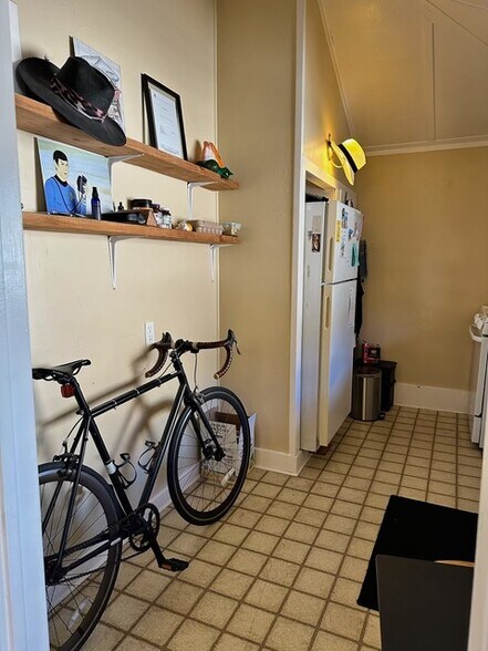 Building Photo - 222 D St