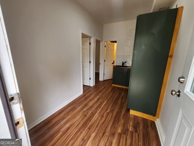 Building Photo - 2431 Woodside Way