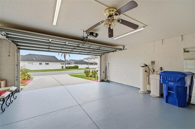 Building Photo - 2819 Maguire Dr