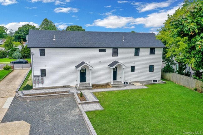 Building Photo - 25 Sunnybrook Dr E