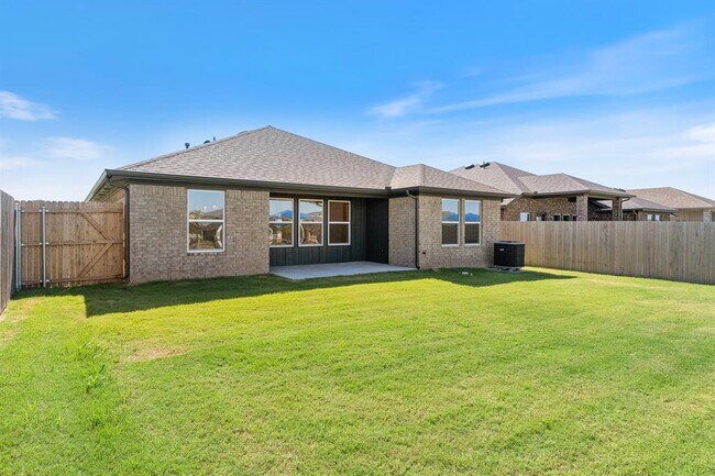 Building Photo - 417 Haven St