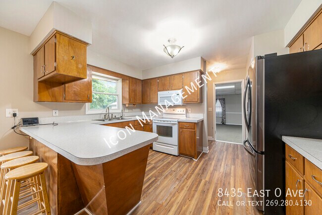 Building Photo - 8435 E O Ave