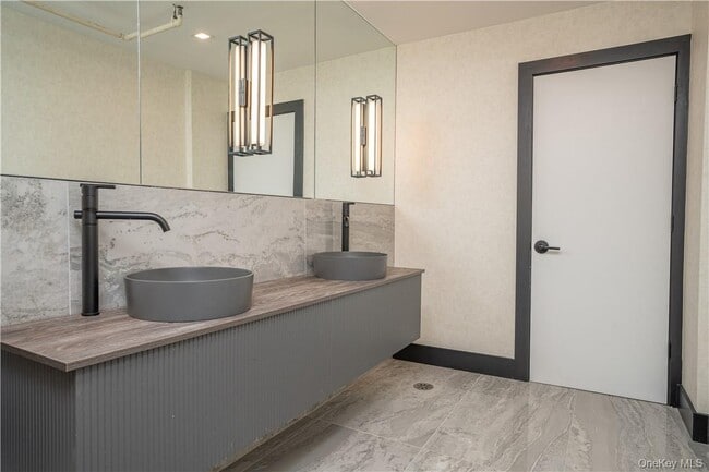 Building Photo - 8-12 S Boulevard Unit# 8-104