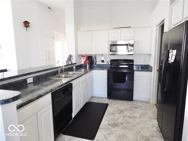 Building Photo - 1350 Hamilton Dr
