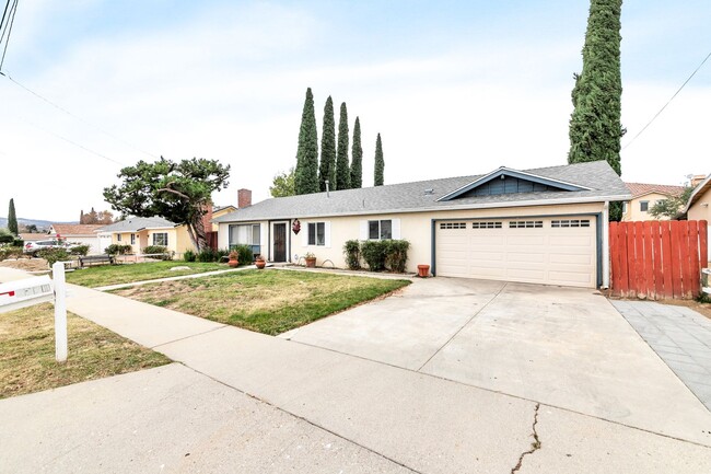 Building Photo - Charming Single-Family Home in Simi Valley