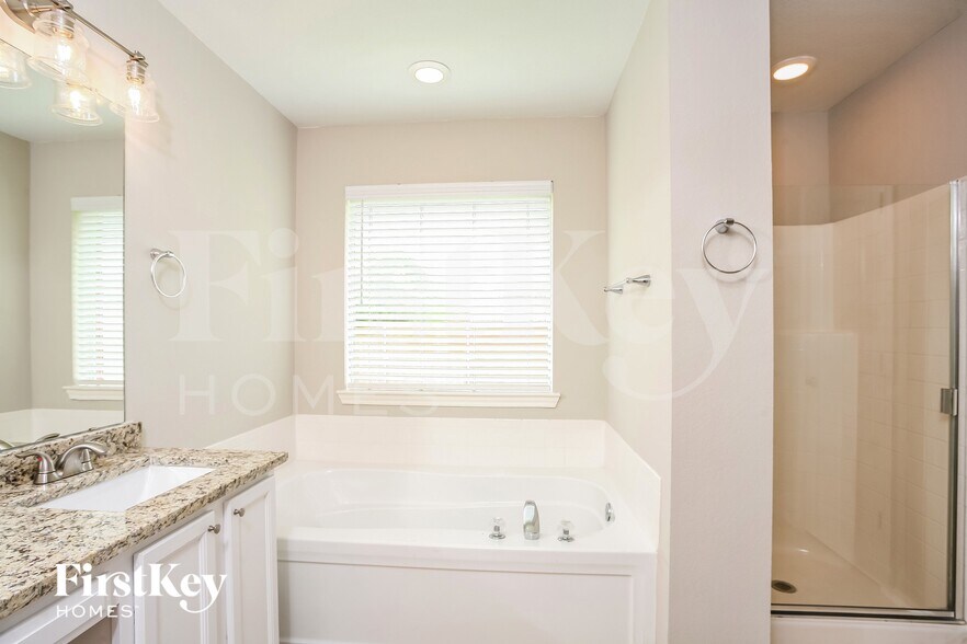 Building Photo - 225 Grant Dr