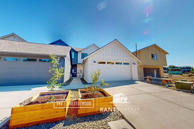 Building Photo - Brand New! Modern Home in Trestlewood – Wh...