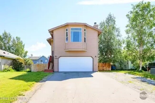 Building Photo - Check out the private fenced backyard!