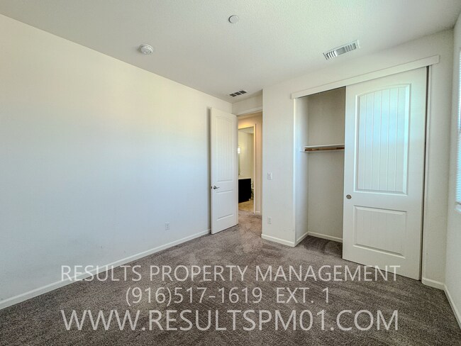 Building Photo - Beautifully upgraded Four bedroom w Loft