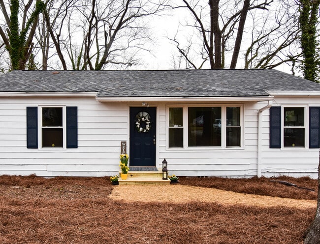 Building Photo - Welcome to this charming 3-bedroom, 1-bath...