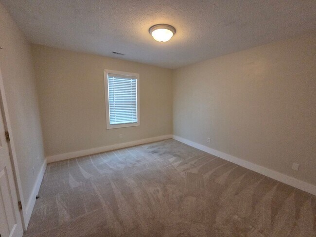 Building Photo - One Level Living