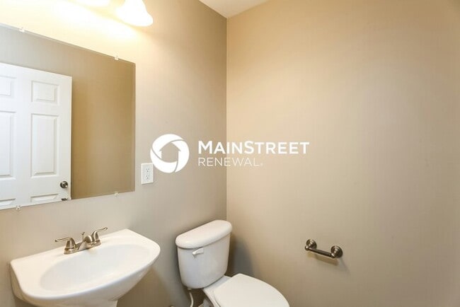 Building Photo - 3 Bedroom Pet-Friendly Home in Greensboro, NC with Main Street Renewal