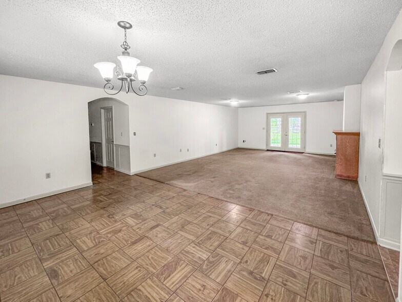 Building Photo - 1080 Pine Cone Ln