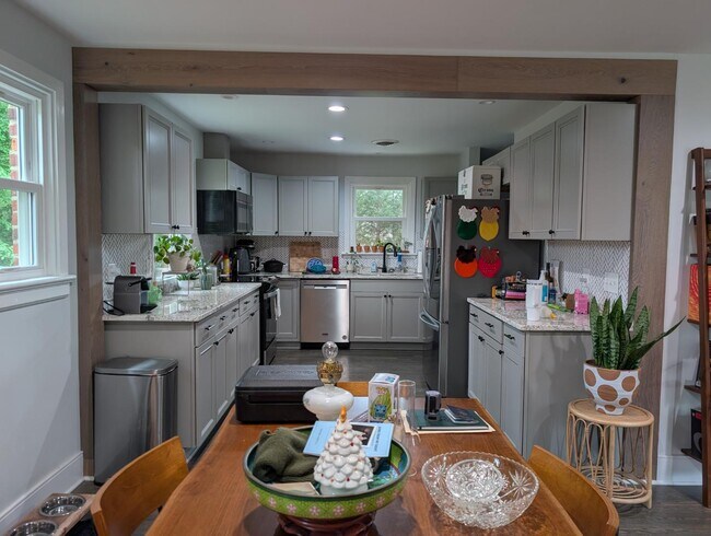Building Photo - 8209 Reinland Dr