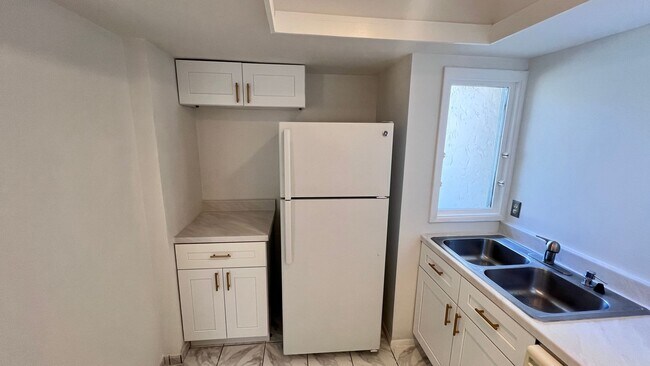 Building Photo - 2 Bedroom/1 Bath Townhome in Orlando!