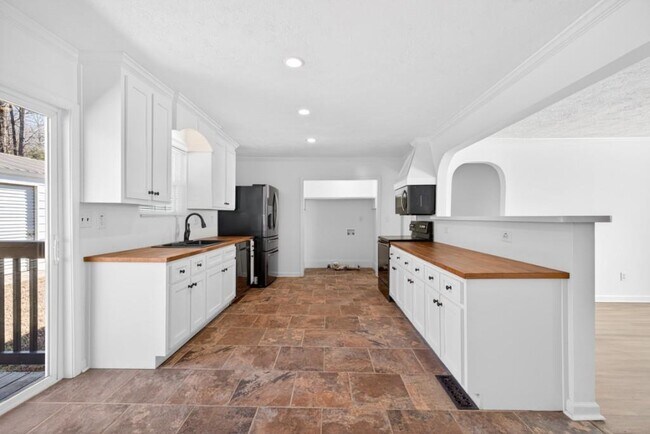 Building Photo - 5143 Ponderosa Farm Rd