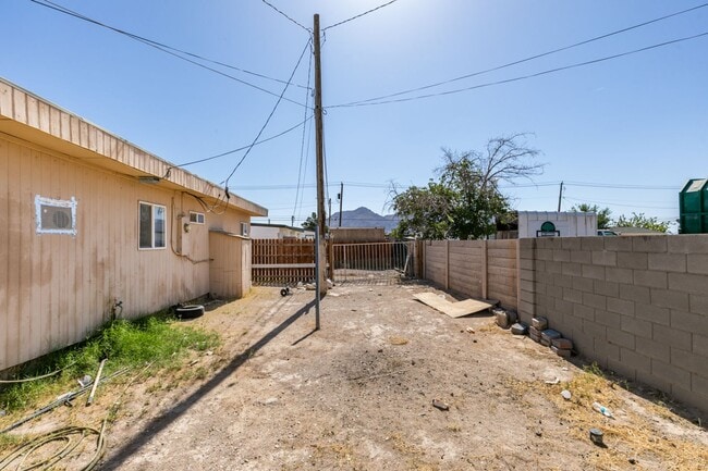 Building Photo - Cozy 1-Bedroom Retreat with Spacious Yard & Open Living Layout * COMING SOON *