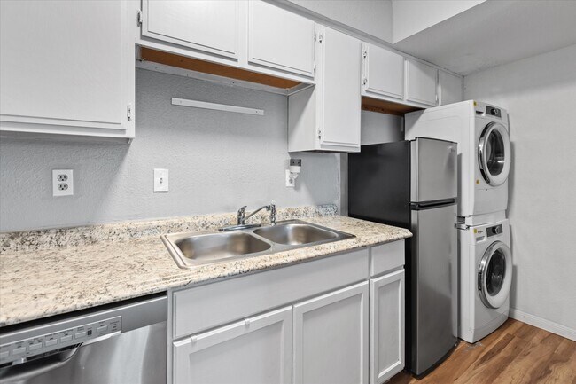 Building Photo - 13151 Walden Rd