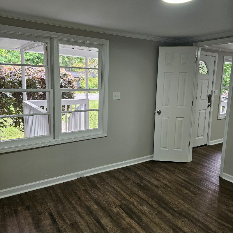 Building Photo - 1335 Victory St