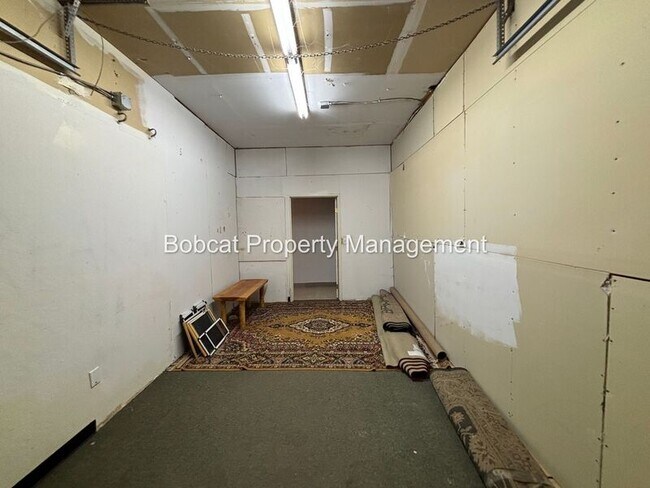Building Photo - 1015 US-395