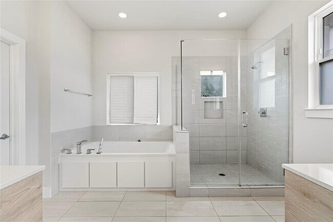 Building Photo - 4516 Oats St