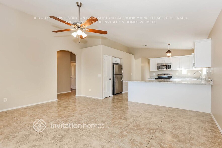 Building Photo - 10939 E Diamond Ave