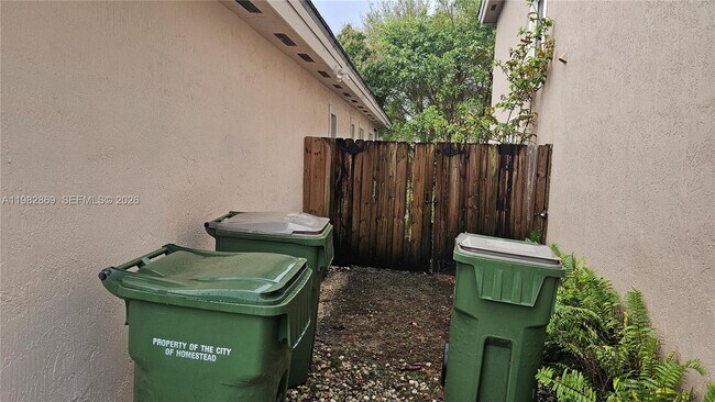 Building Photo - 3520 NE 3rd Dr