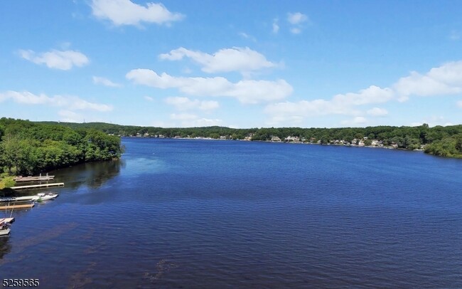 Primary Photo - 15 S Lakeside Ave