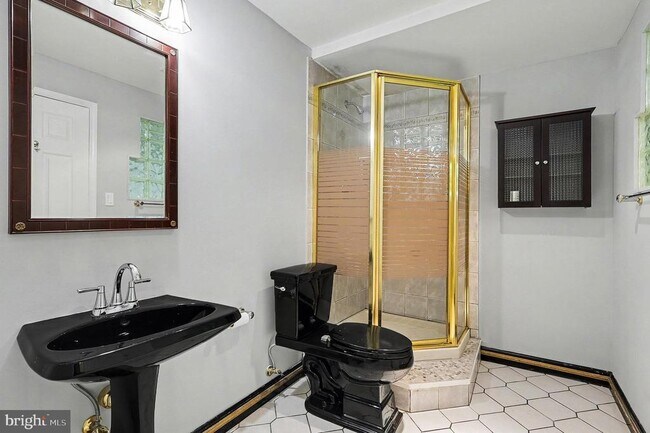 Building Photo - 5819 Stone Ridge Dr