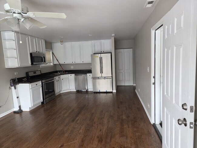 Building Photo - 5905 S Indiana Ave